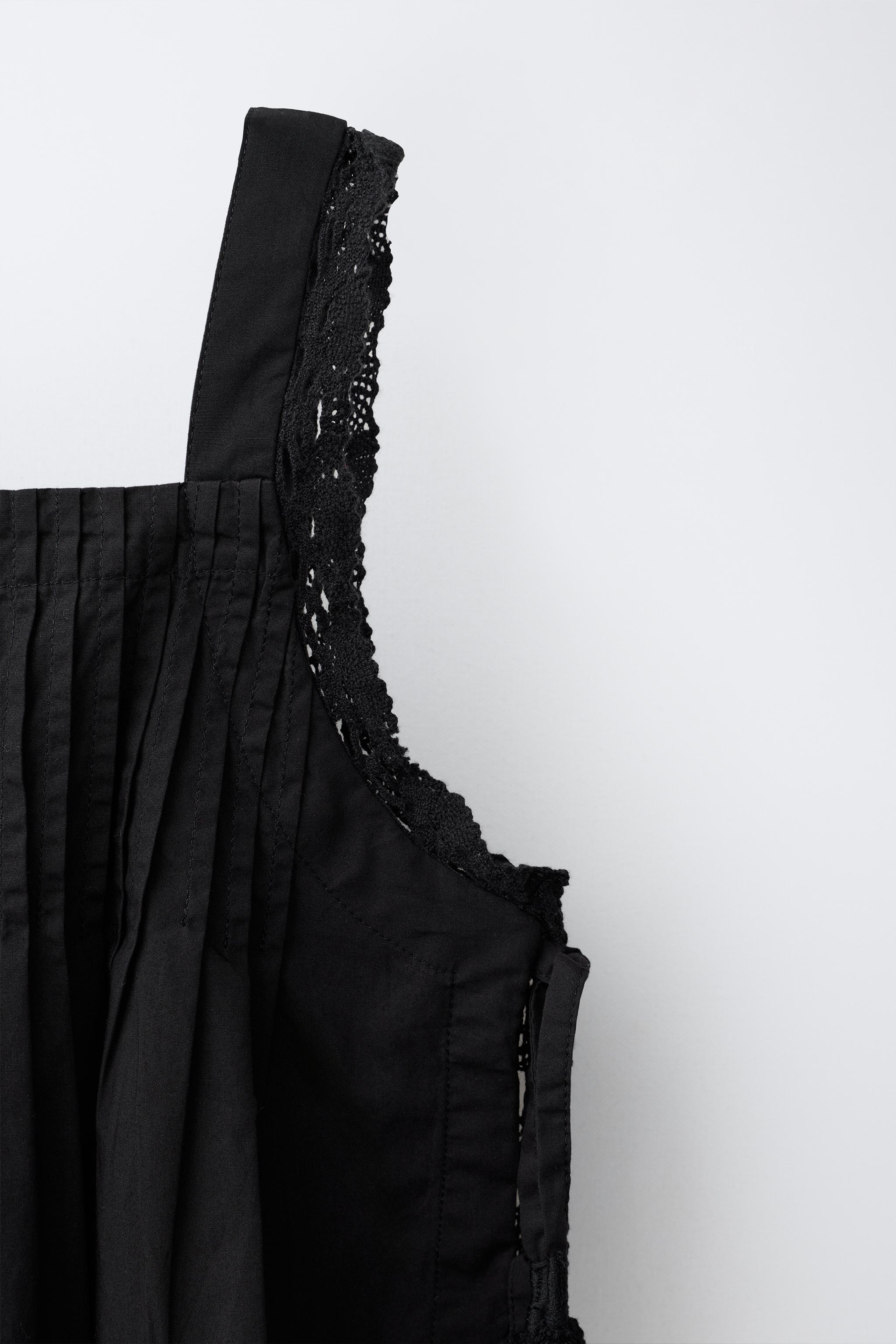 EMBROIDERED SMOCKED TOP